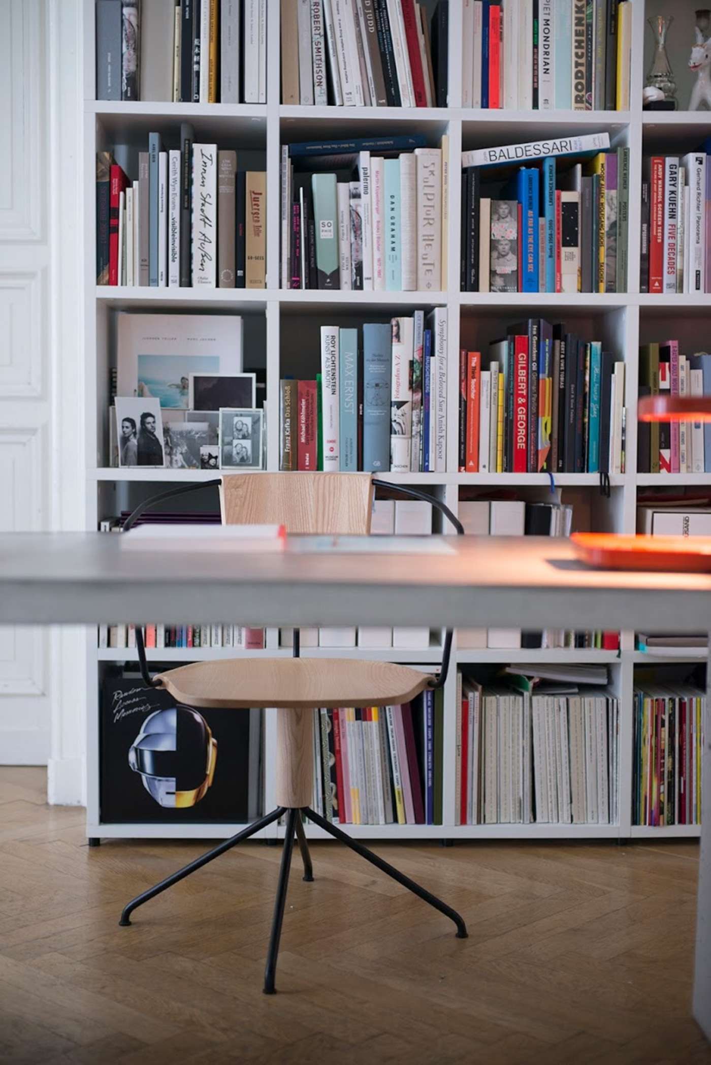 Uncino Swivel Chair
