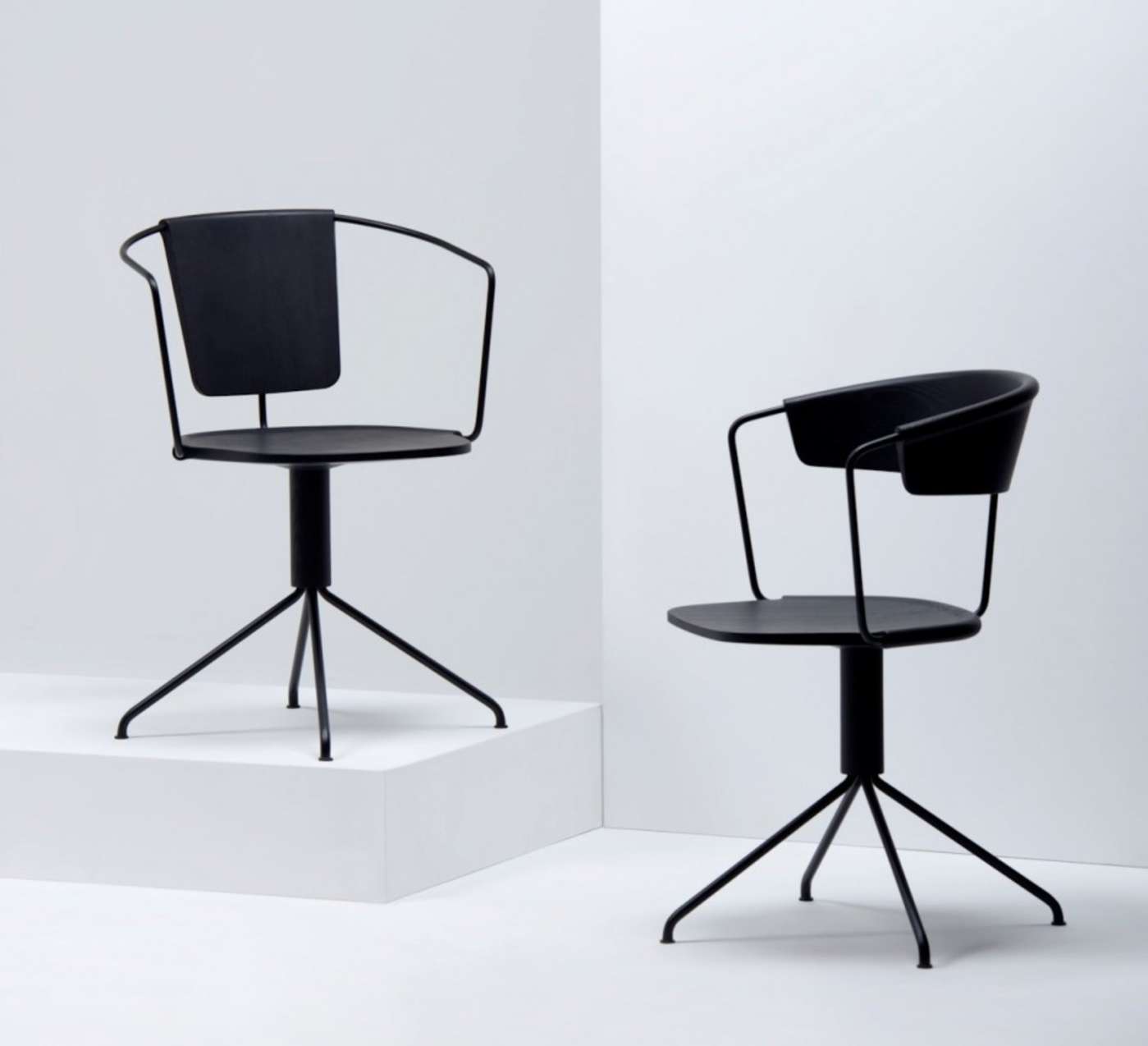 Uncino Swivel Chair