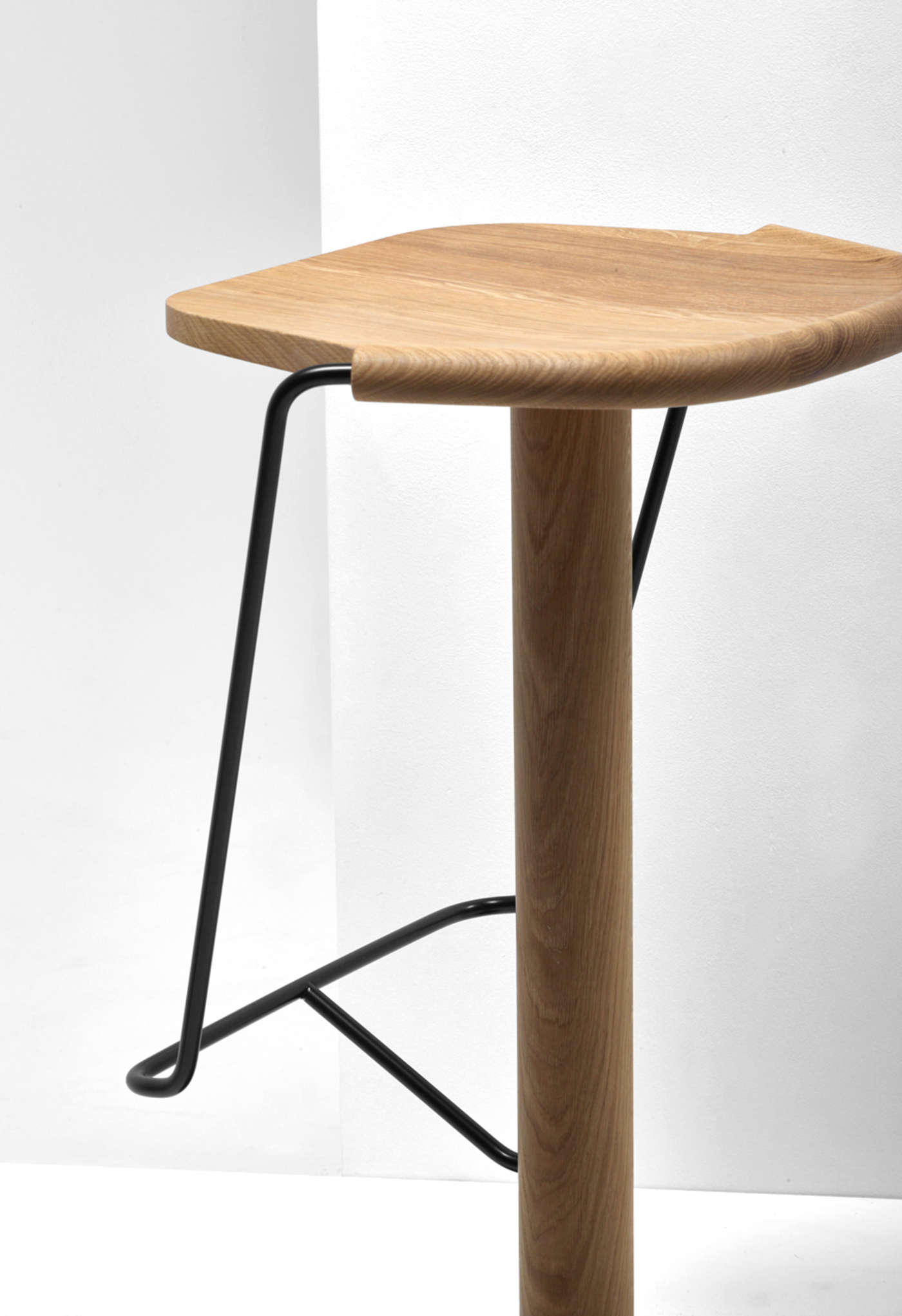 Uncino Stool