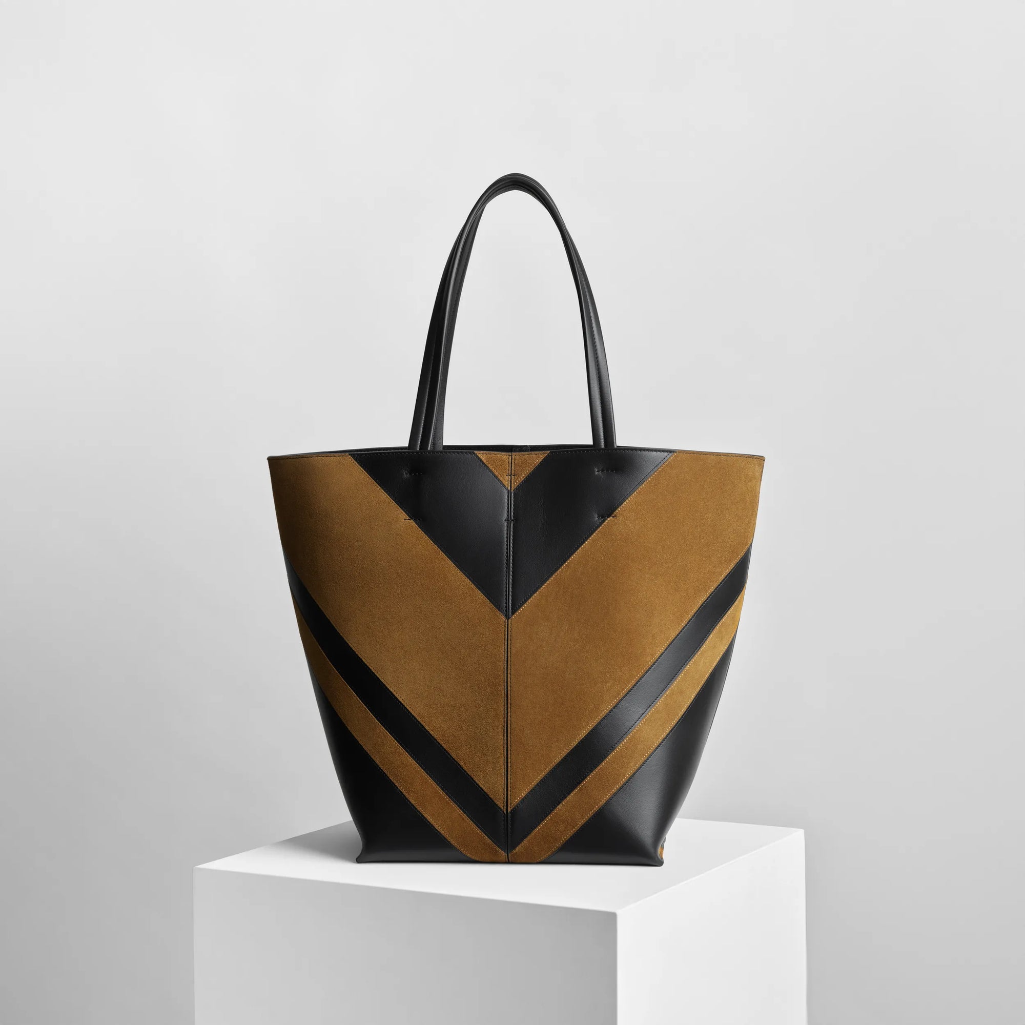 Pot Cabas in Suede Black/Toffee