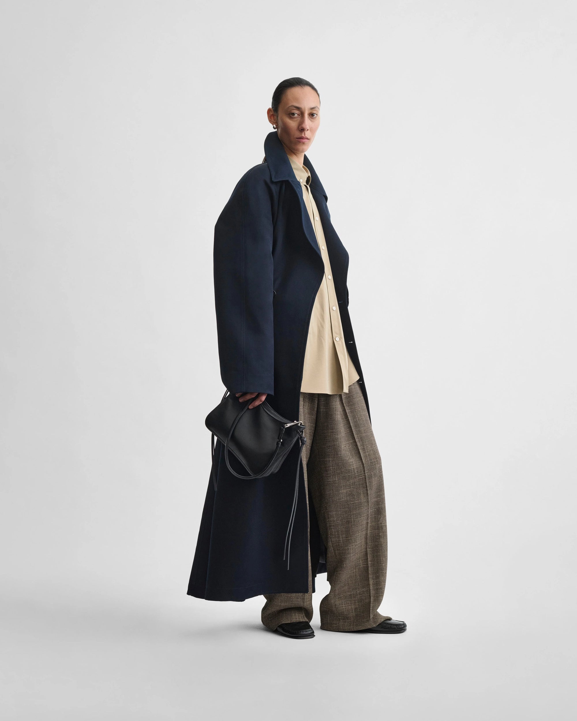 Small Gig Shoulder Bag in Black Calf Leather