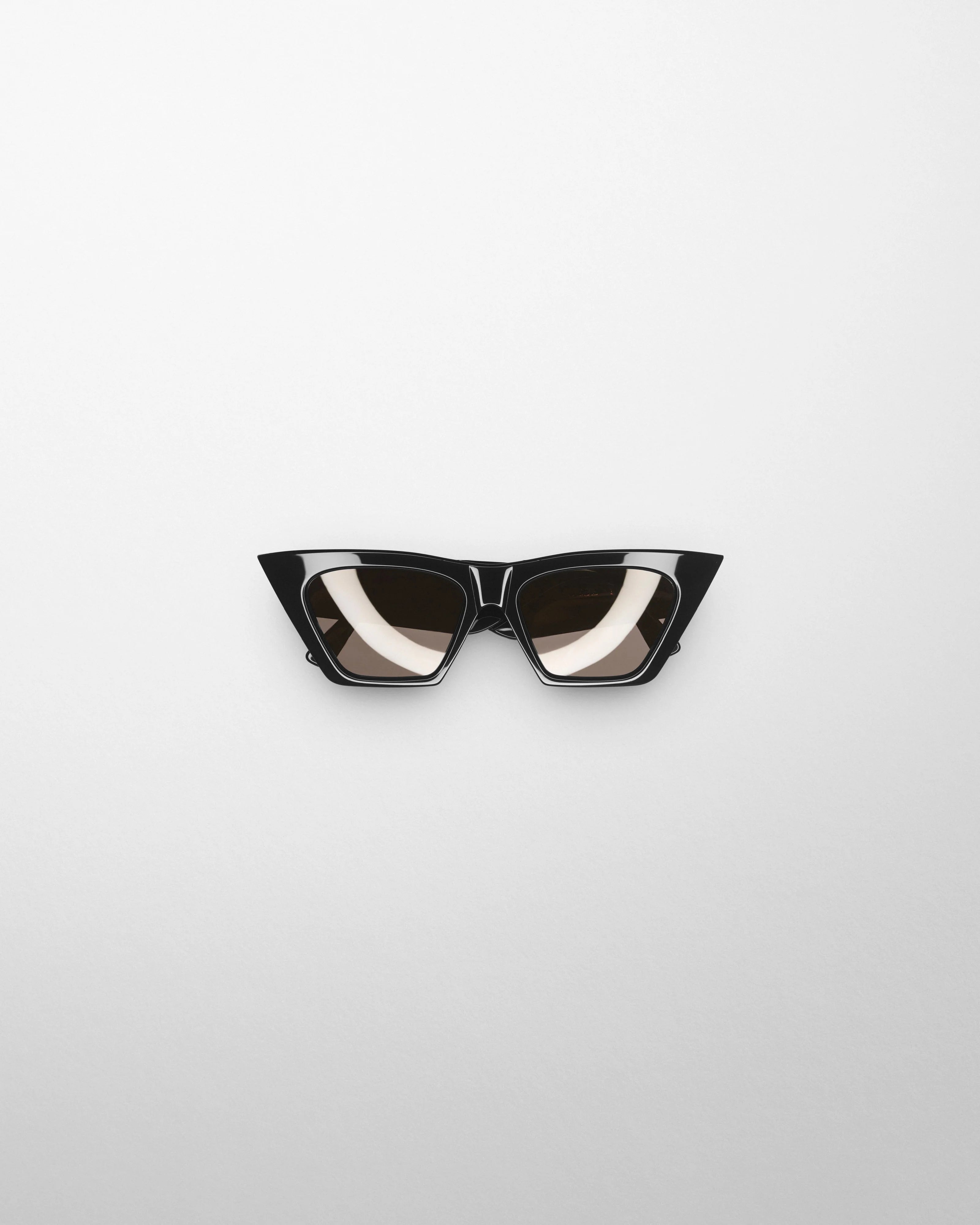 Peak Sunglasses in Black