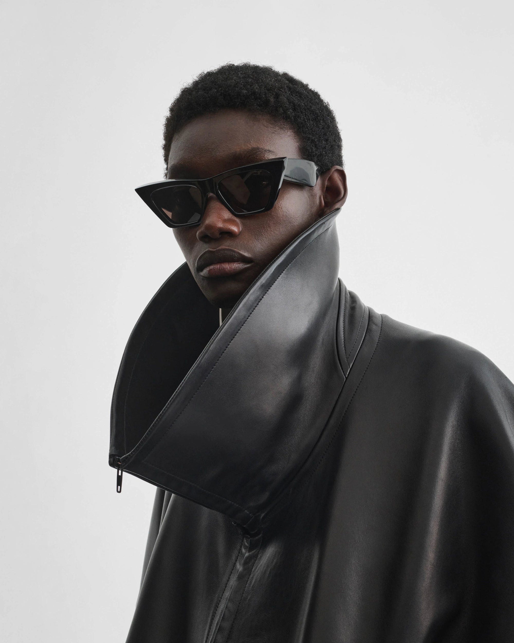 Peak Sunglasses in Black