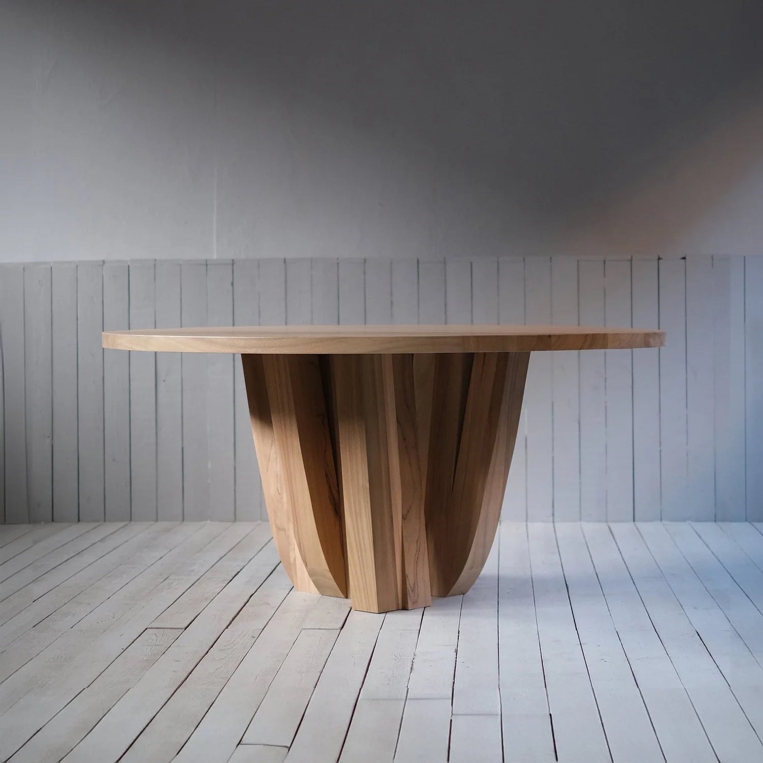 Zoumey Round Table
