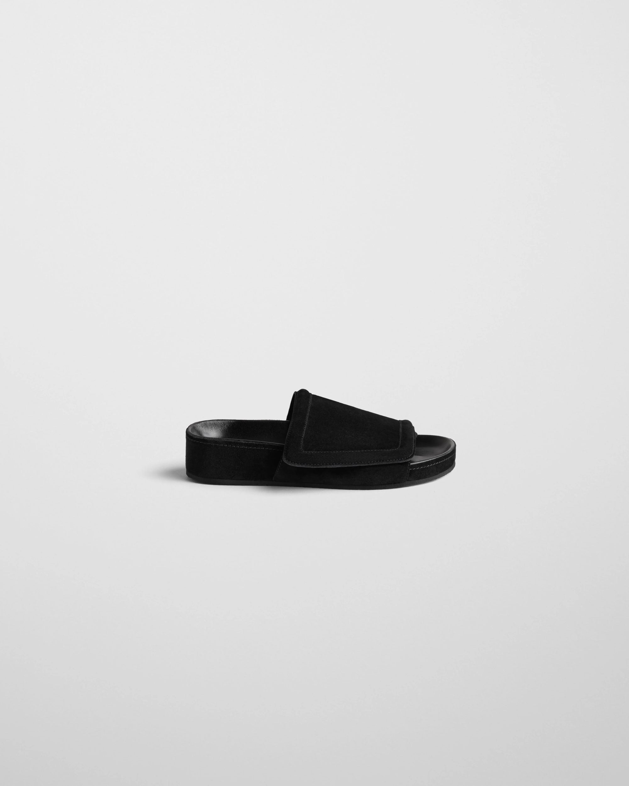 Wide Slide in Suede Black