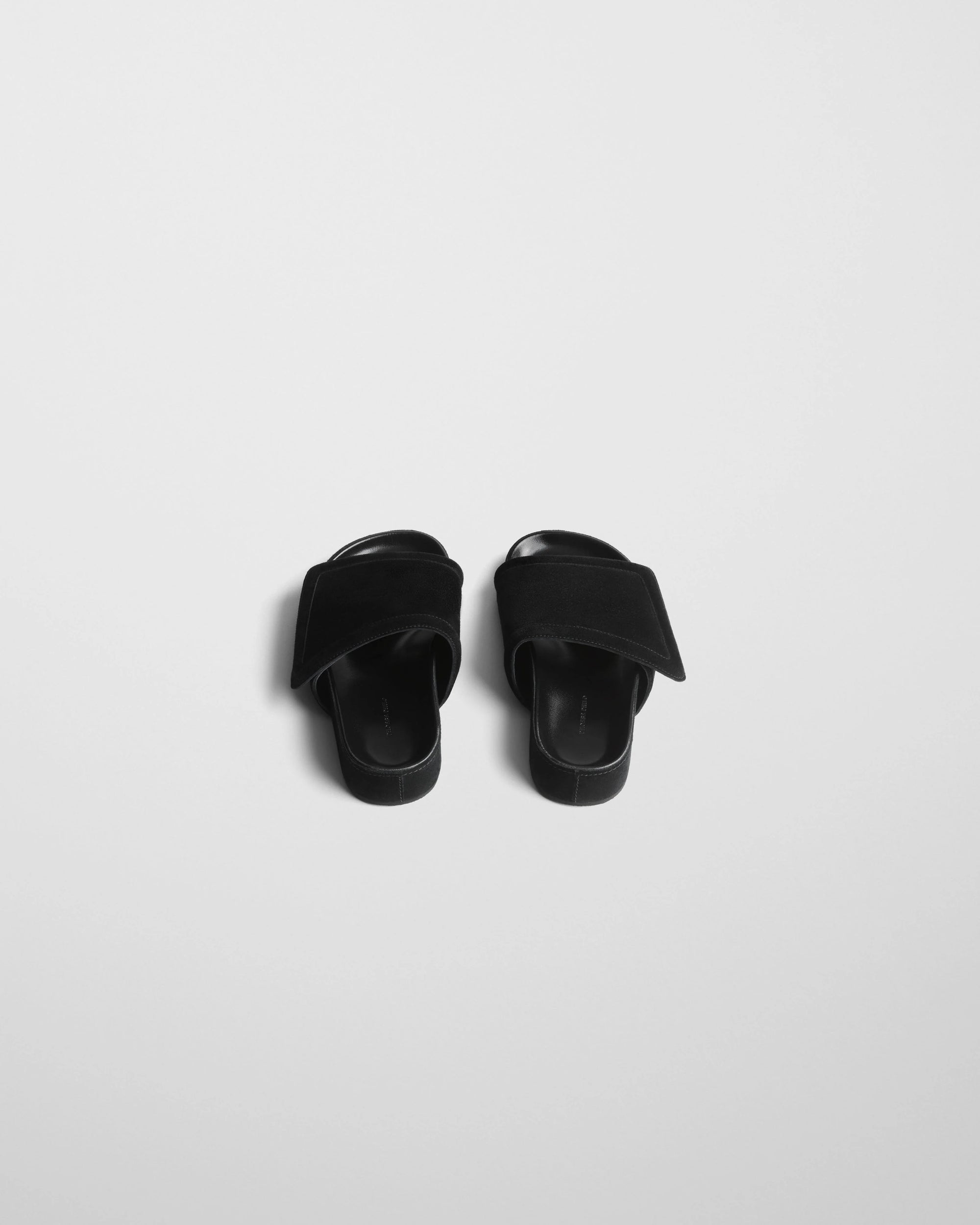 Wide Slide in Suede Black
