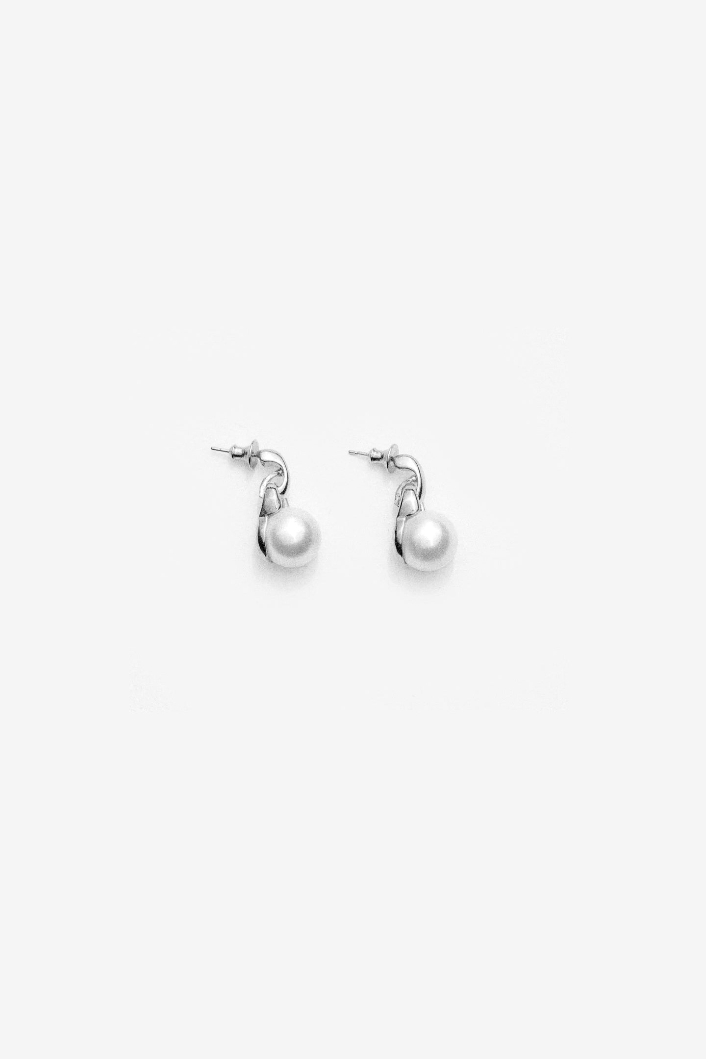 Everyday Pearl Earrings