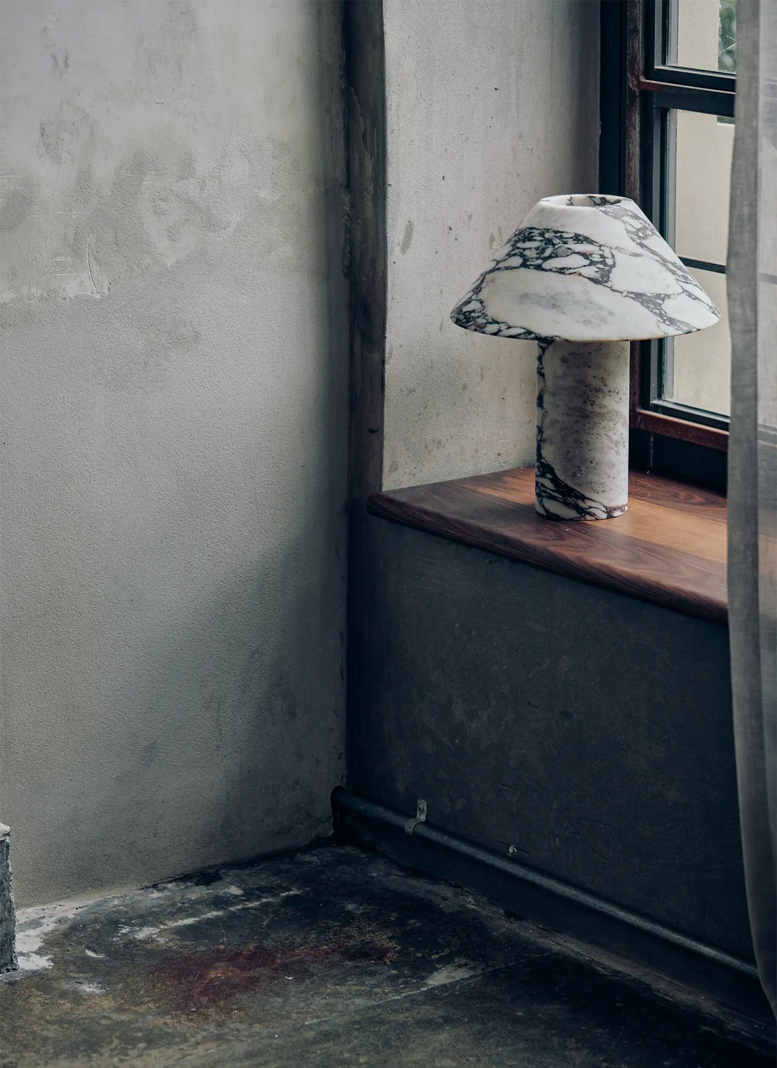 Pillar Lamp in Viola