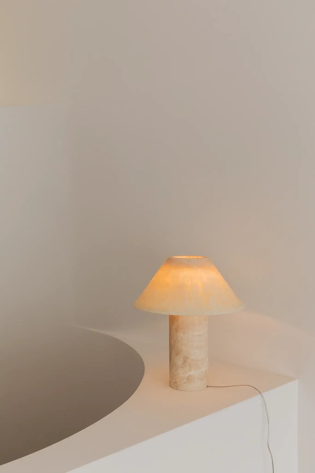 Pillar Lamp in Honey Onyx