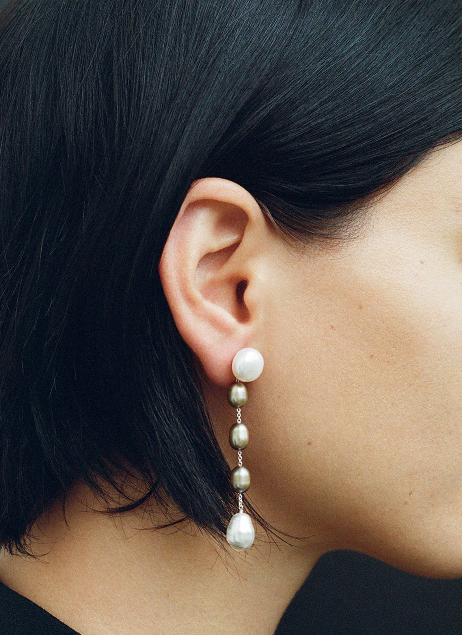 Small Passante Earrings - Pistachio Pearl