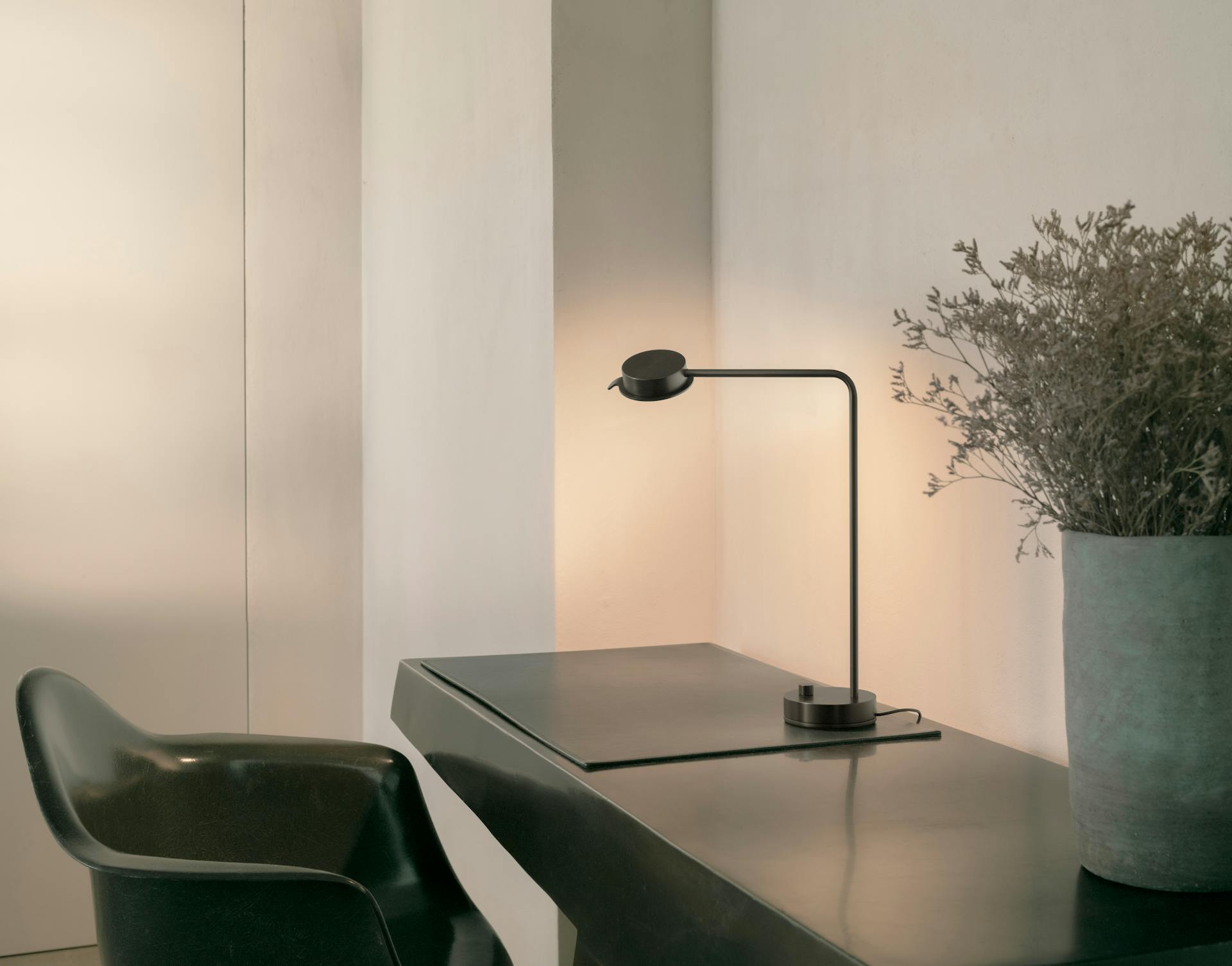 w102 Chipperfield Table Light