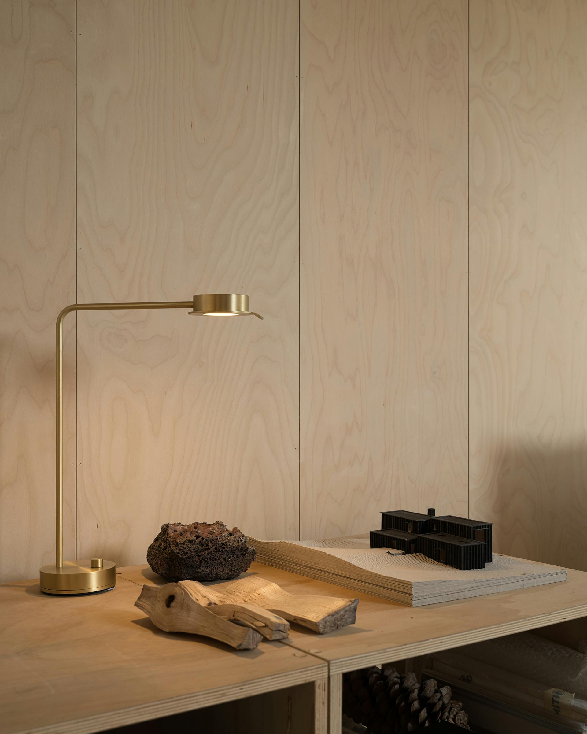 w102 Chipperfield Table Light